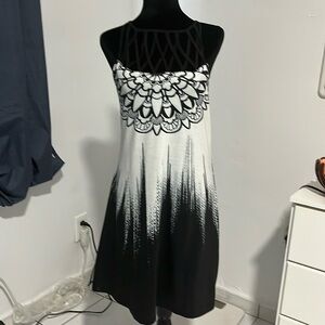 Vestido blanco y negro